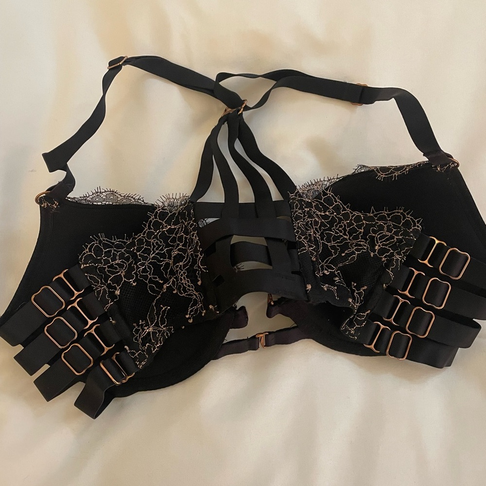 32C Victoria Secret bra - Picture 3 of 3